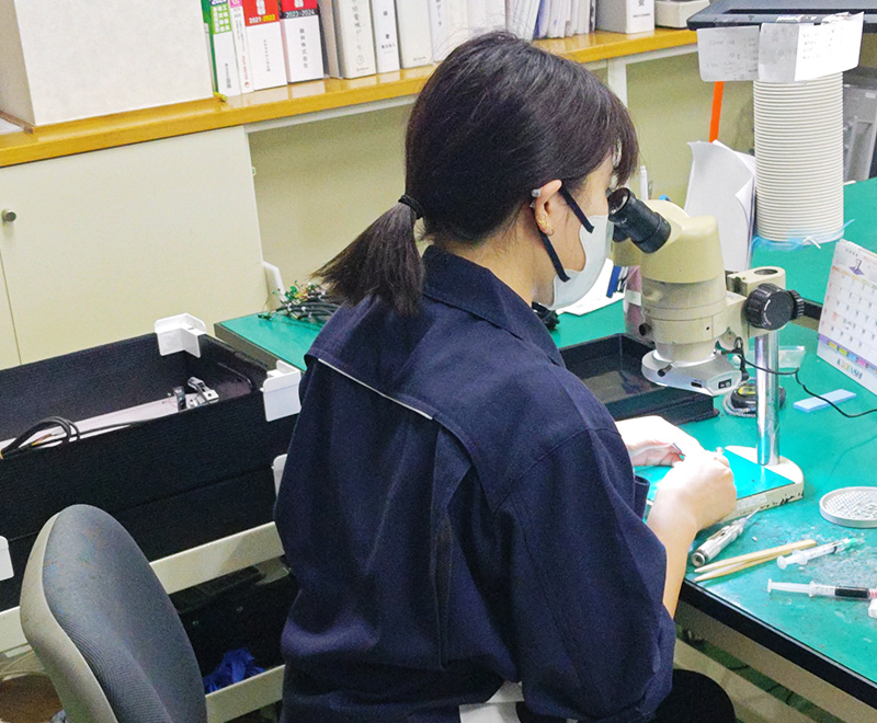 長野県諏訪市で光半導体部品、光センサ、電子機器などの設計・組立・販売を展開するコーデンシDHの採用ページ 先輩の声紹介